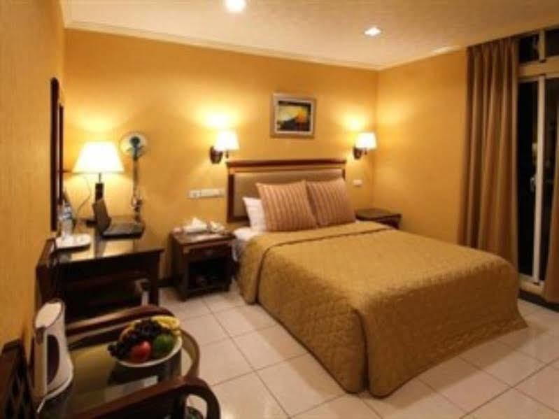 לונגטן Puti Commercial Hotel מראה חיצוני תמונה